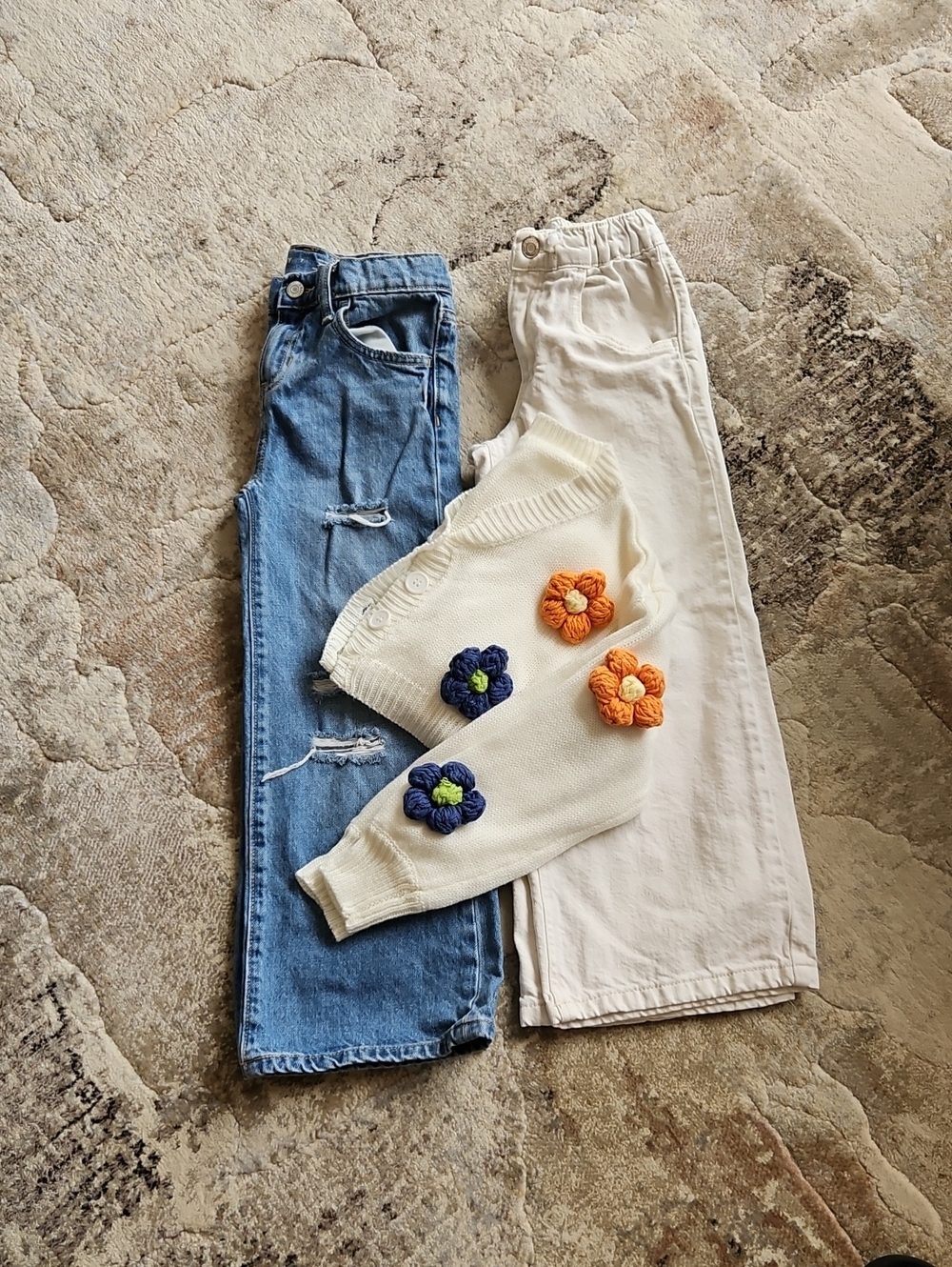 Kids Girls Lot Size 7 - 2 Pairs Of Jeans And 1 Sweater -